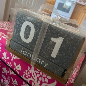 FIRST OFFER GETS IT New in block clock